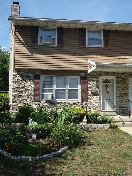 1st image of 129 W Gaul St