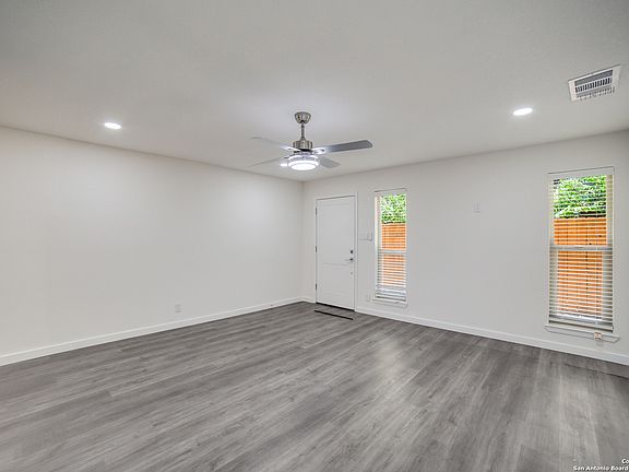 5th image of 2718 OLD FIELD DR #103
