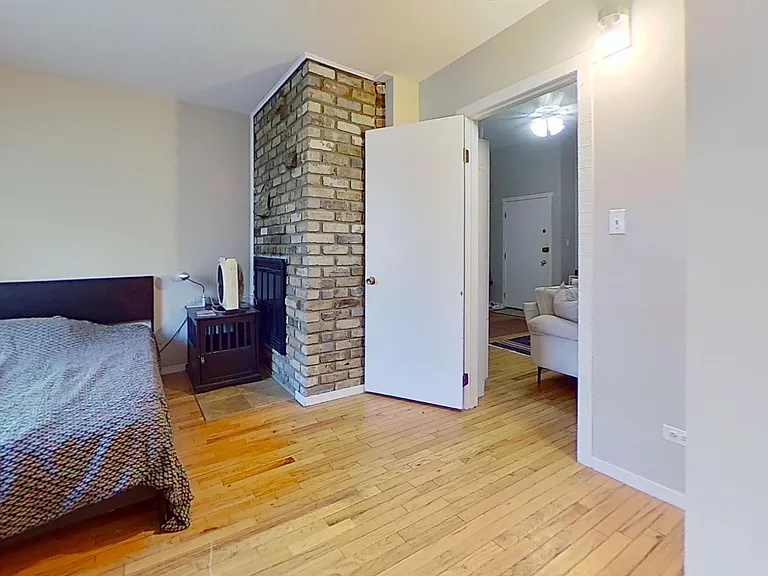 650 Briar — Photo 4