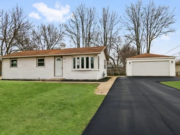 1529 Leslie Ave, Round Lake Beach, IL 60073