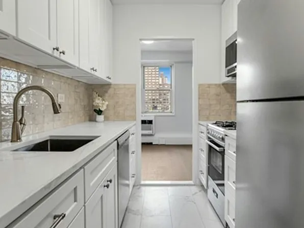 1175 York Avenue image 9 of 14