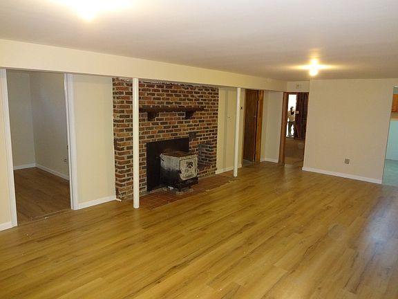 Large family room /wood stov