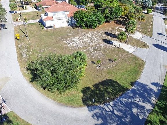 4th image of 7801 Holiday Dr