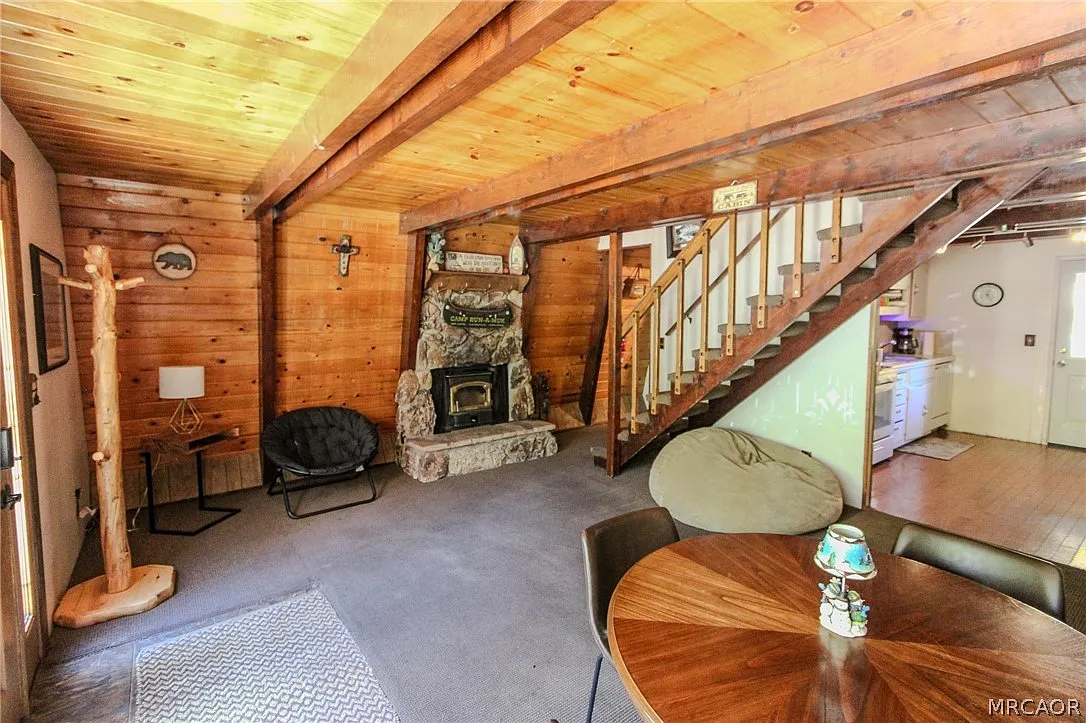 4 bed, 2.0 bath, 1818 sqft, $2,200 — Photo 2