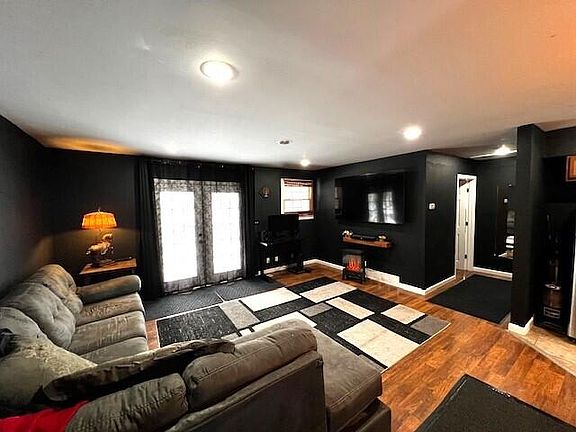 4th image of 243 Pollard Ave