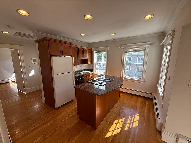 580 Main St #2 — Photo 3