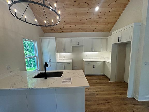 4th image of 9 Nottaway Ln
