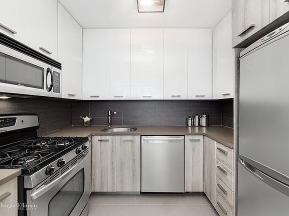 3rd image of 453 W 19th St APT 5A