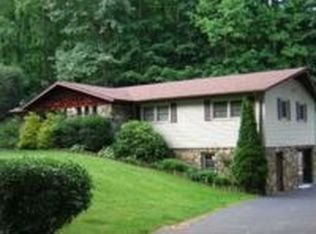 210 Laurel St, Burnsville, NC 28714