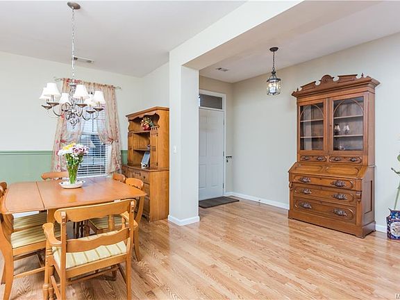 3rd image of 9224 Prentiss Ct