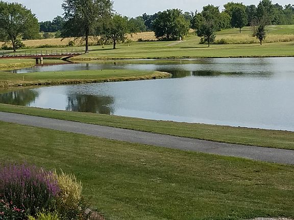Lake on Tee #7 next to house