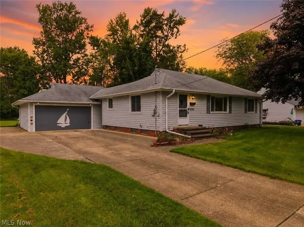 6524 Charles Rd, North Olmsted, OH 44070