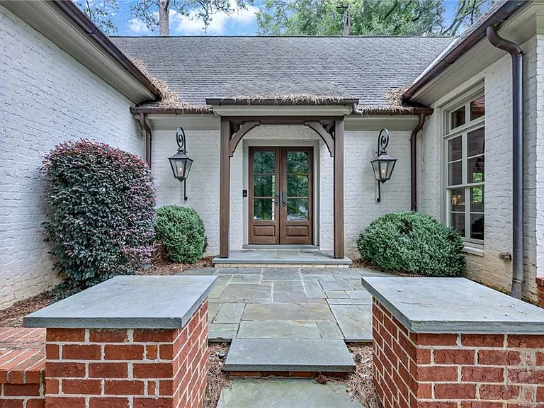 425 Broadland Rd NW — Photo 55