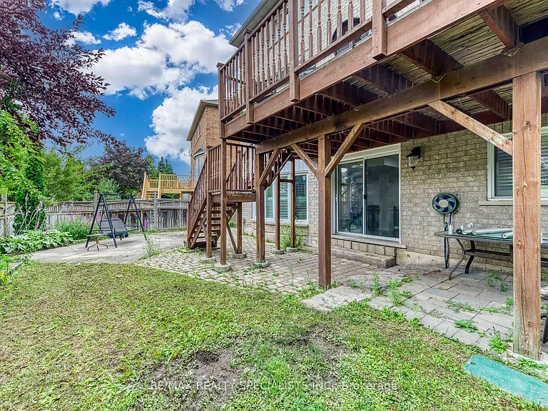 5486 Landsborough Ave — Photo 29