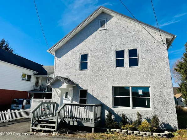 17 Villa St, Carbondale, PA 18407