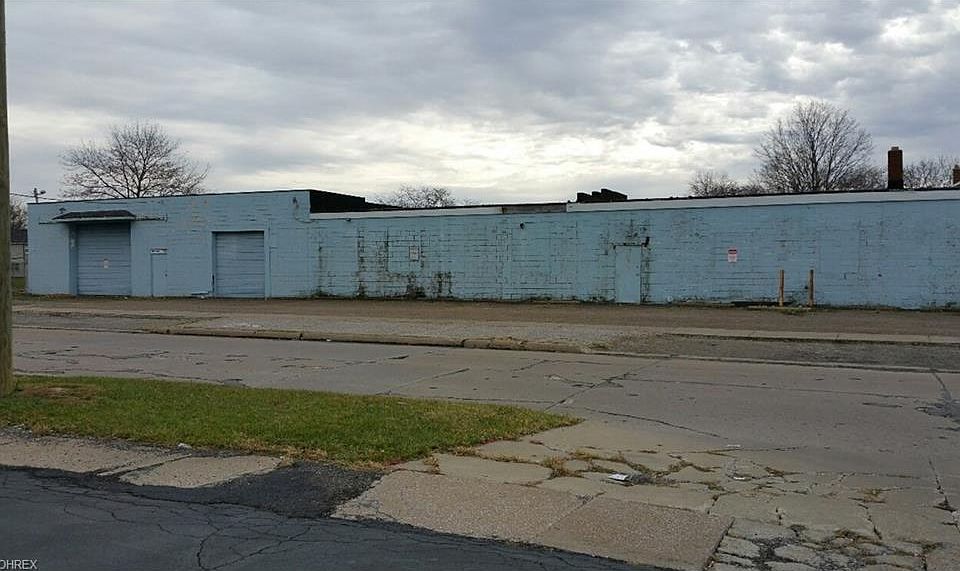 2nd image of 2307 Leavitt Rd