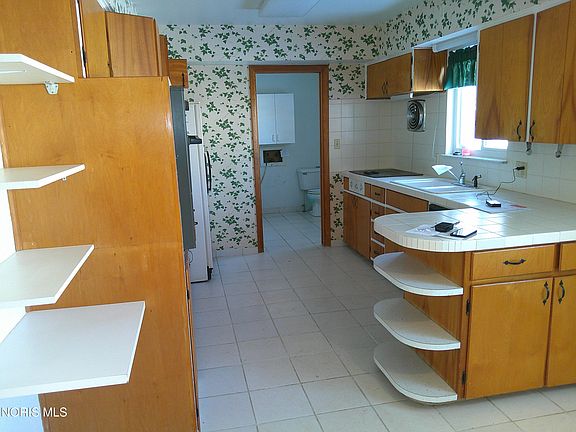 5th image of 134 W Reed Ave