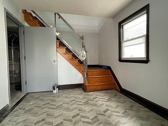 3rd image of 252 Abingdon Ave Floor 2