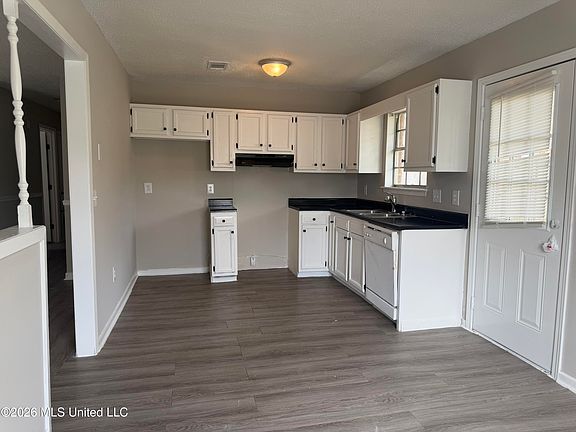 3rd image of 749 Clearmont Dr