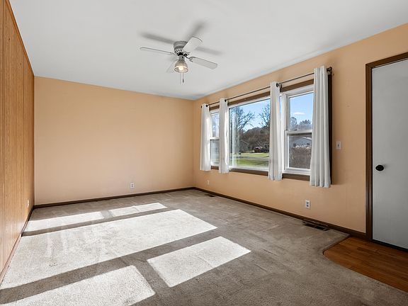 4th image of 35520 Margurite Ln