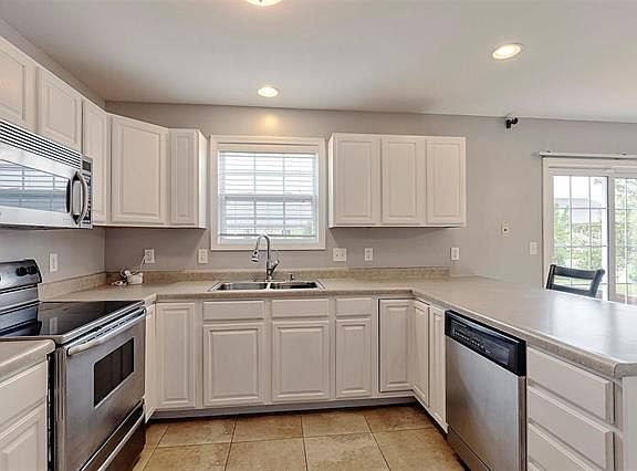 4th image of 305 Silverthorne Dr