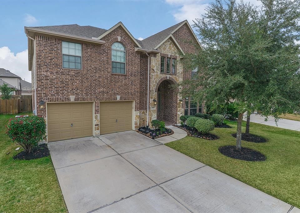 Gorgeous home on cul-de-sac features master down, game room & media room.