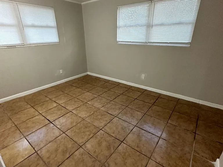 2851 Sophia St — Photo 46