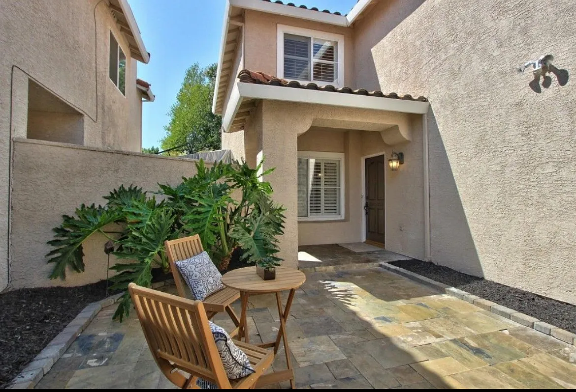 4 bed, 1908 sqft, $3,150 — Photo 4