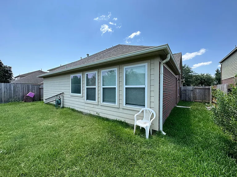 8715 Leadore Dr — Photo 20