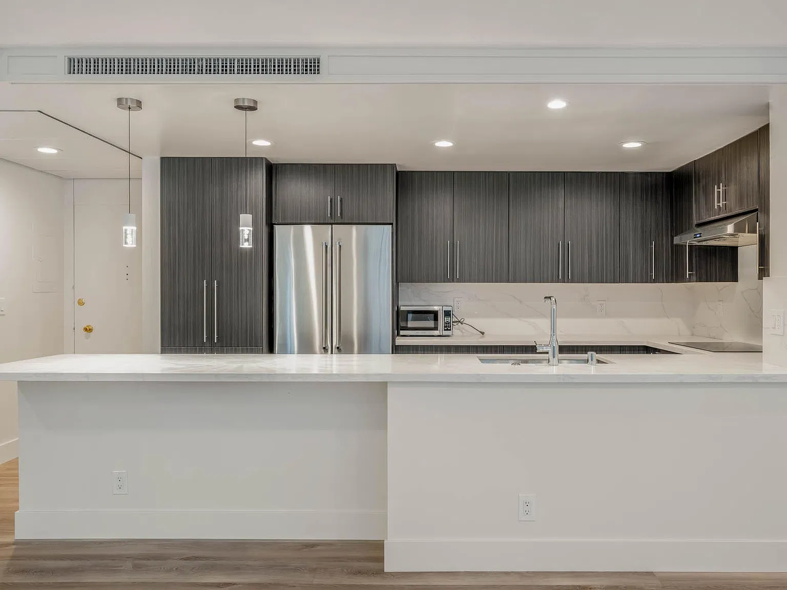 2 bed, 1097 sqft, $6,100 — Photo 2
