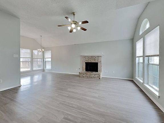 4th image of 12619 Summer Hill Dr