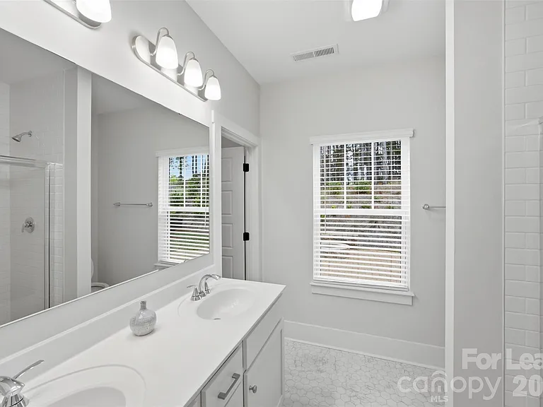 21216 Sanctuary Dr — Photo 20