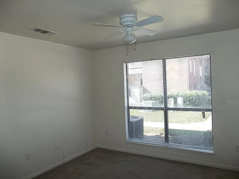 320 Bluffview Dr #320 — Photo 13