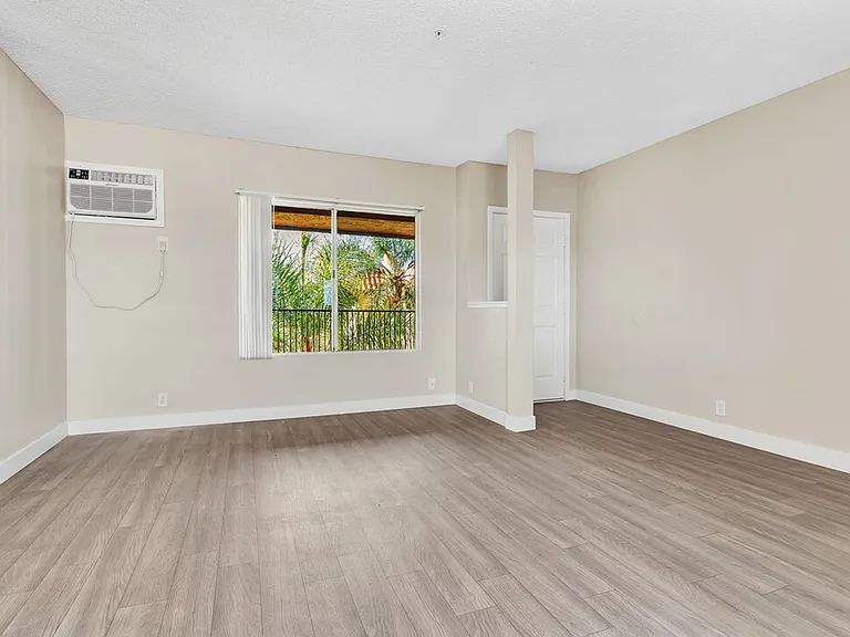 Lexington Park — Photo 21