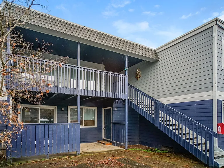 Willow Lake Apartments — Photo 8