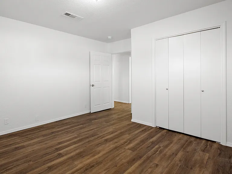607 W Wisconsin Ave — Photo 15