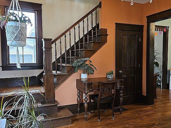 2nd image of 60 Rosa St