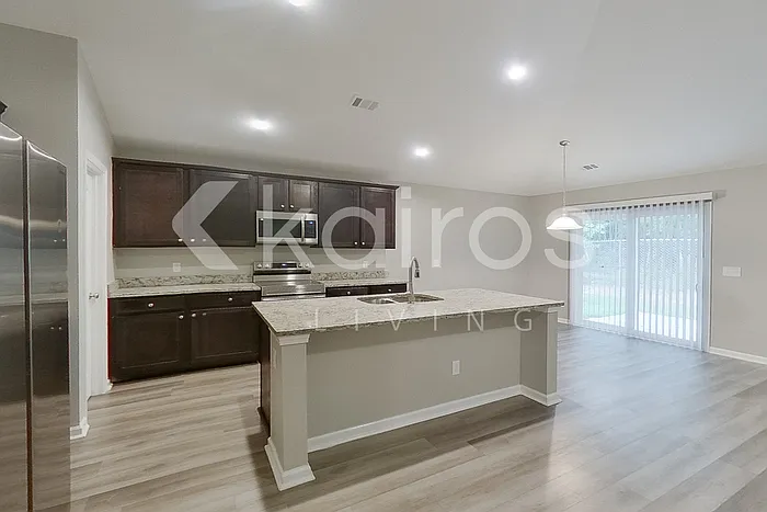 102 Bluff Rd — Photo 8