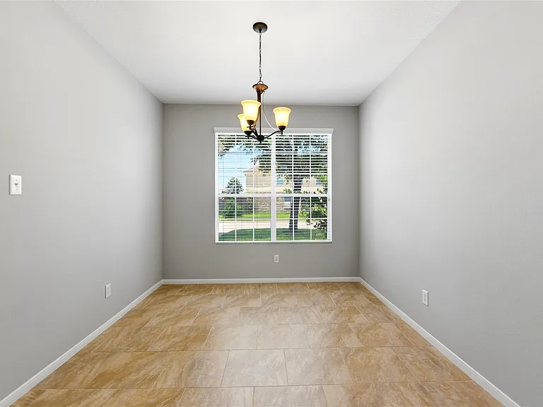 1107 Northgate Springs Dr — Photo 3