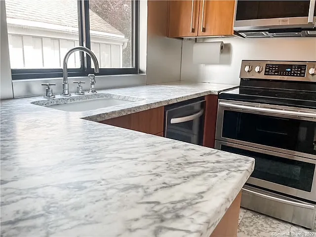 3 bed, 1123 sqft, $3,700 — Photo 2