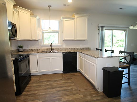 4th image of 34 Cane Hill Dr
