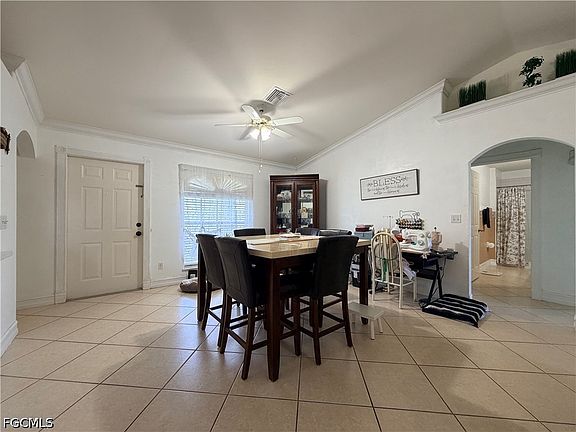 3rd image of 1621 SW 14th Ter