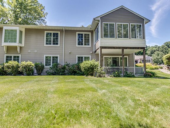 3rd image of 136 Bridgewood Dr