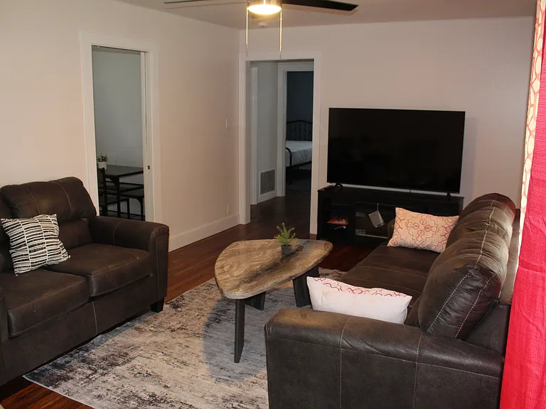 128 S Clark St — Photo 5