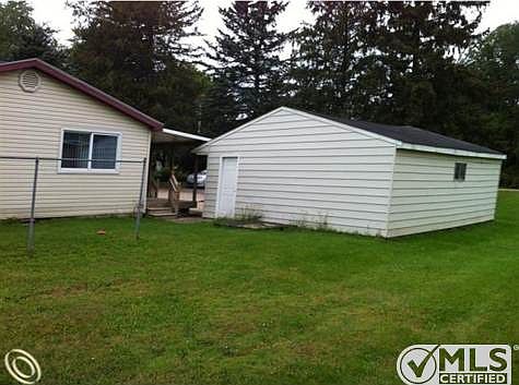 side garage view.JPG
