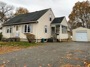 912 Riverside Dr, Methuen, MA 01844