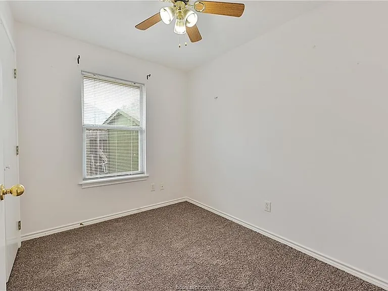 4th bedroom with closet