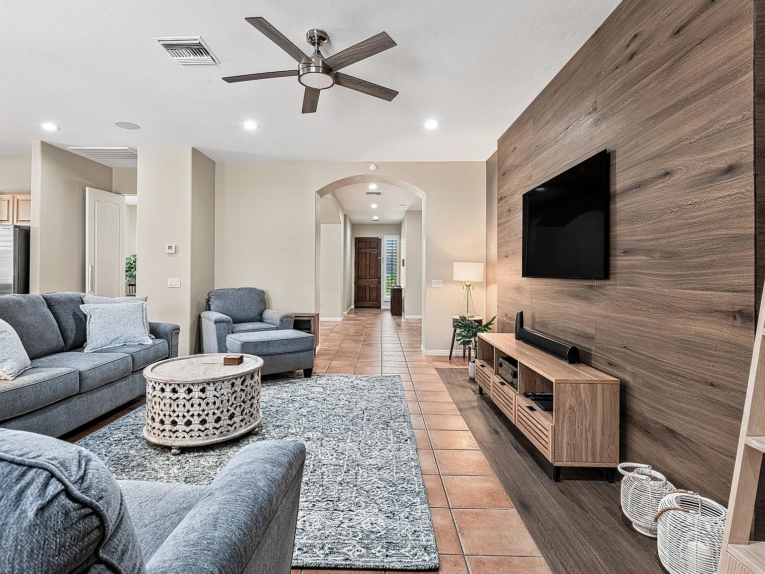 3 bed, 2552 sqft, $5,500 — Photo 3
