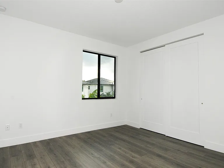 1435 SW 23rd St — Photo 17