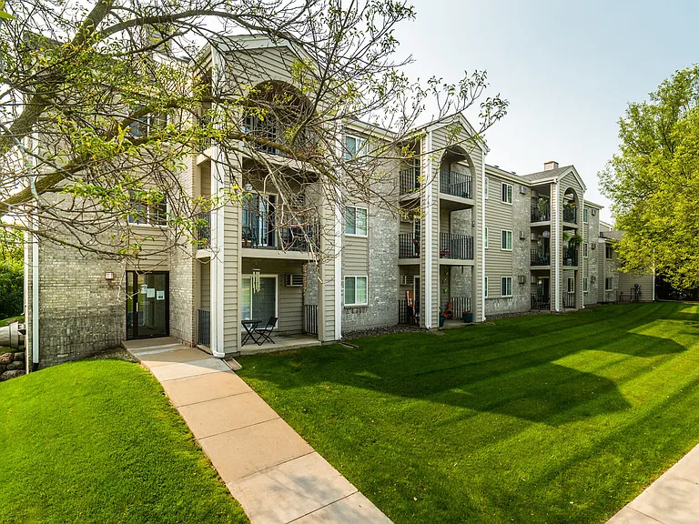 Plymouth Ponds Apartments — Photo 17